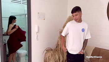 بنت ترقص عاريه