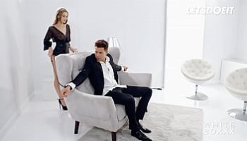 بنات مع خيل