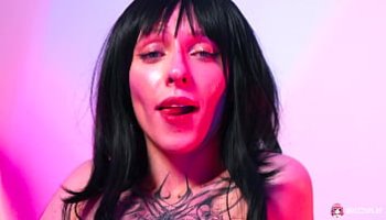 mature brunette busty