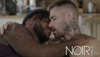 lesbian kissing tribbing