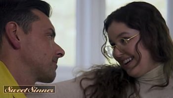 مترجم محرم ابن يدخل علا امه للحمام