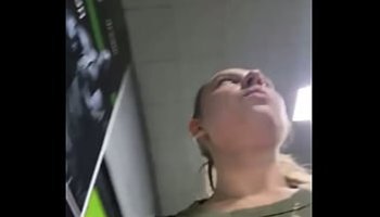 بنت وحيونت كلب