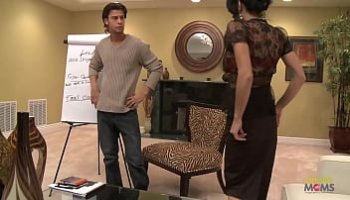 ملبنة نار تصرخ من الألم من النيك