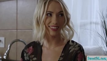 نيك البنت وامها