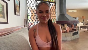 em hàng xóm dâm đãng