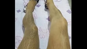 ثنتين خوات ياتنفسين علا رجل وحد علا نيك اطيز