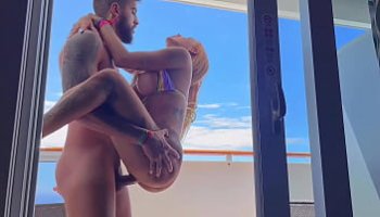 بنت مع بنت تستمنيان بقوة